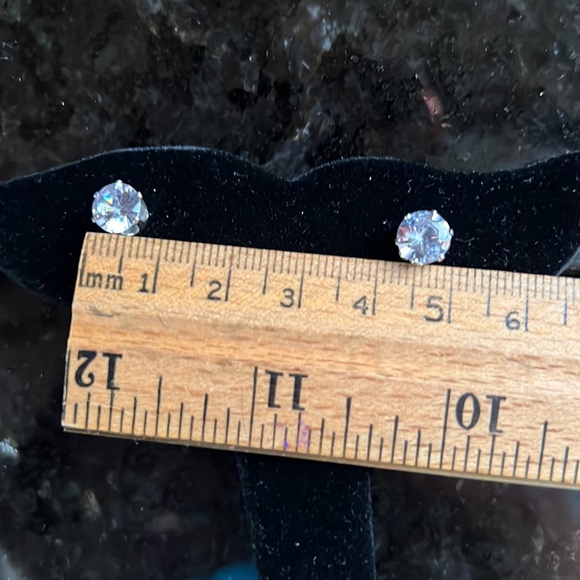 Large Crystal earrings NWOT - Picture 3 of 4